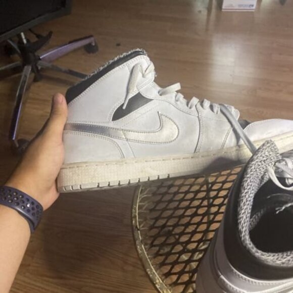 Nike Air Jordan 1 Mid Pure Platinum Metallic Silver 554724-032 Men\'s Size 10.5